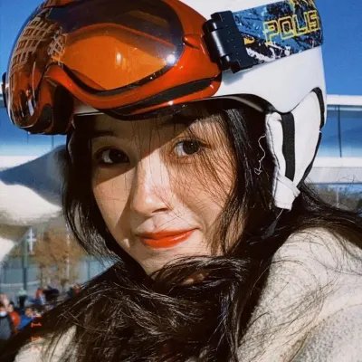 安娜·卡拉曼佐夫